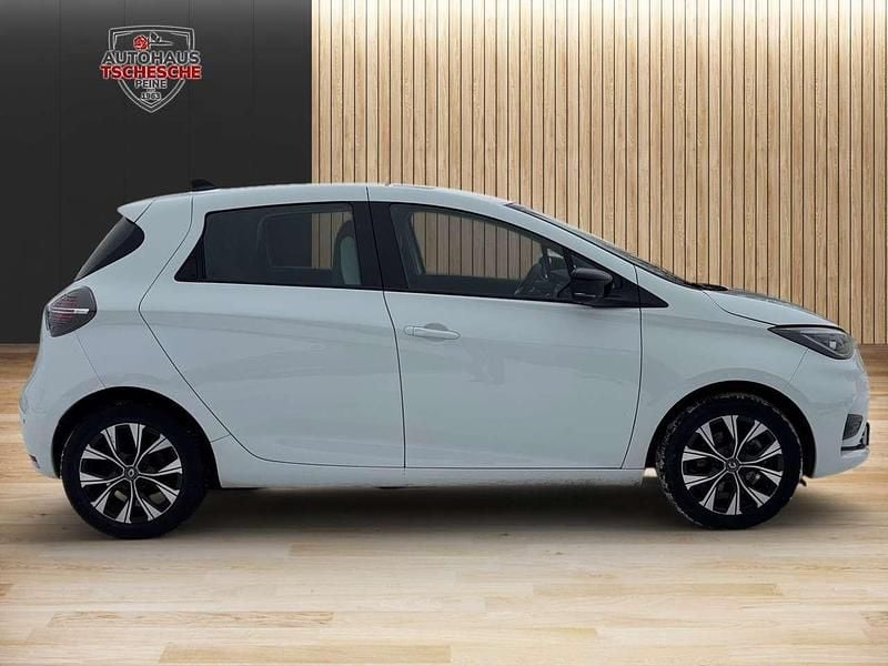 Gebraucht Renault Zoe Evolution 50 kW (69 PS) 2022 Weiß (gletscherweiss) Kleinwagen