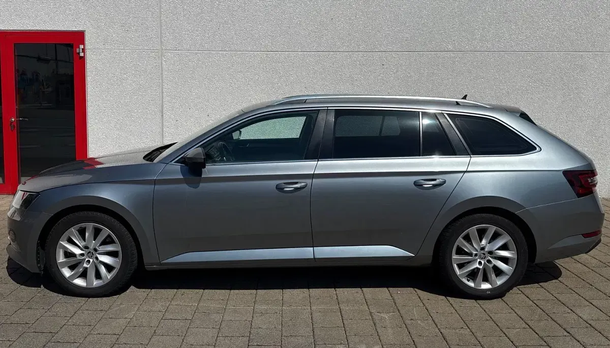 Gebraucht Skoda Superb Style 120 PS (88 kW) 2017 Grau Kombi