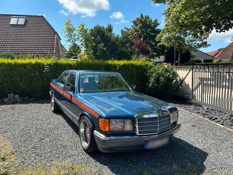 Blau Gebraucht 1988 Mercedes E420 Limousine | 16.000 € - Bild 1/4
