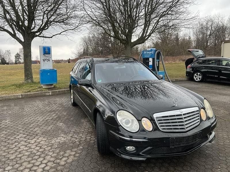 Gebraucht Mercedes E220 Avantgarde 150 PS (110 kW) 2005 Schwarz Kombi