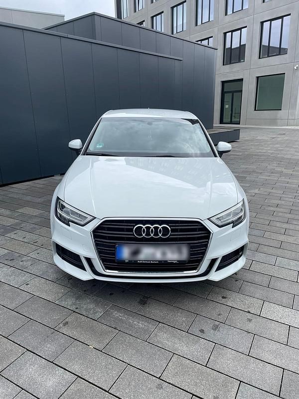 Weiß Gebraucht 2020 Audi A3 S-Line Limousine | 18.000 € - Bild 1/4