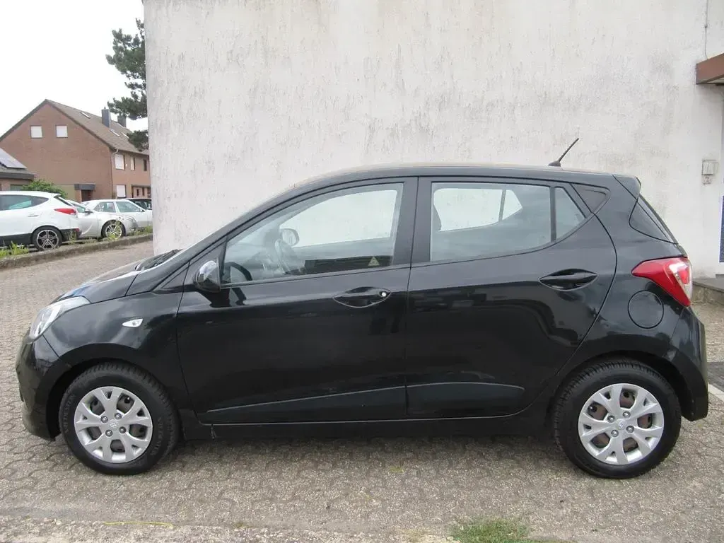 Gebraucht Hyundai i10 Intro Edition 67 PS (49 kW) 2015 Schwarz Kleinwagen