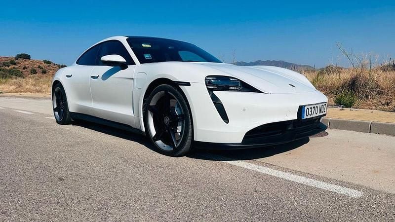 Weiß Gebraucht 2021 Porsche Taycan 4S Limousine | 73.500 € (Fairer Preis) - Bild 1/4
