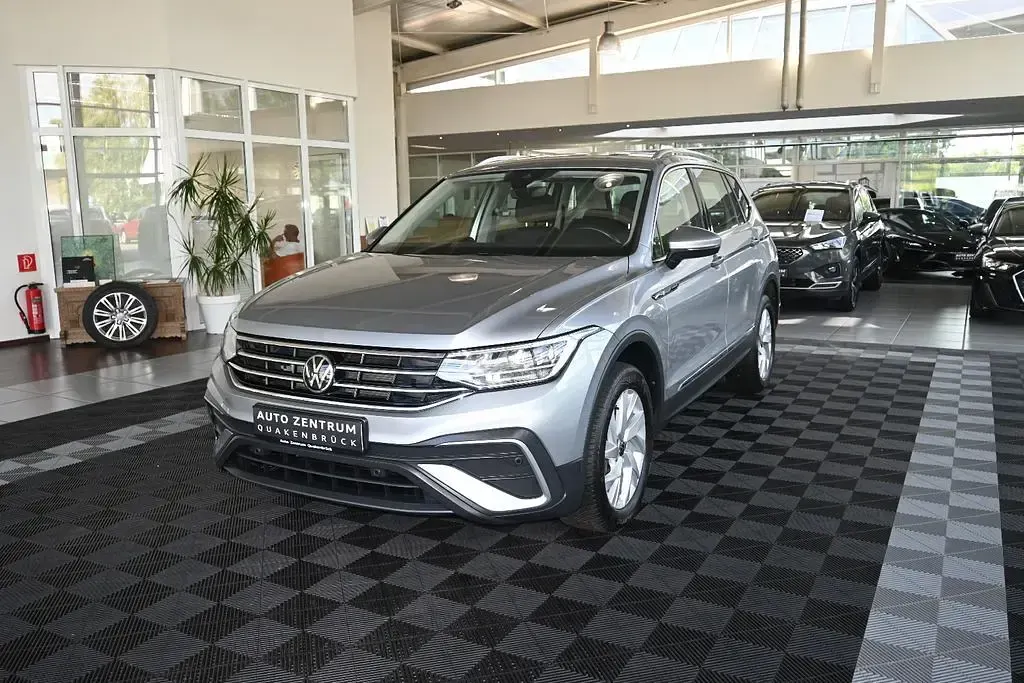 Gebraucht VW Tiguan Allspace Life 190 PS (139 kW) 2023 Silber SUV
