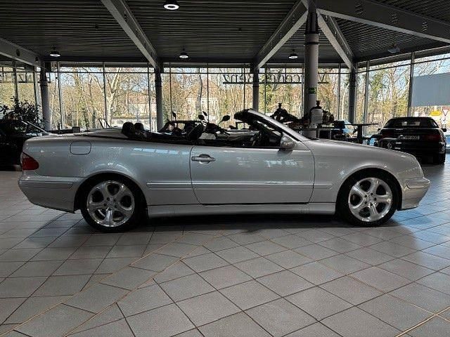 Gebraucht Mercedes CLK230 Elegance 197 PS (144 kW) 2002 Silber Cabrio