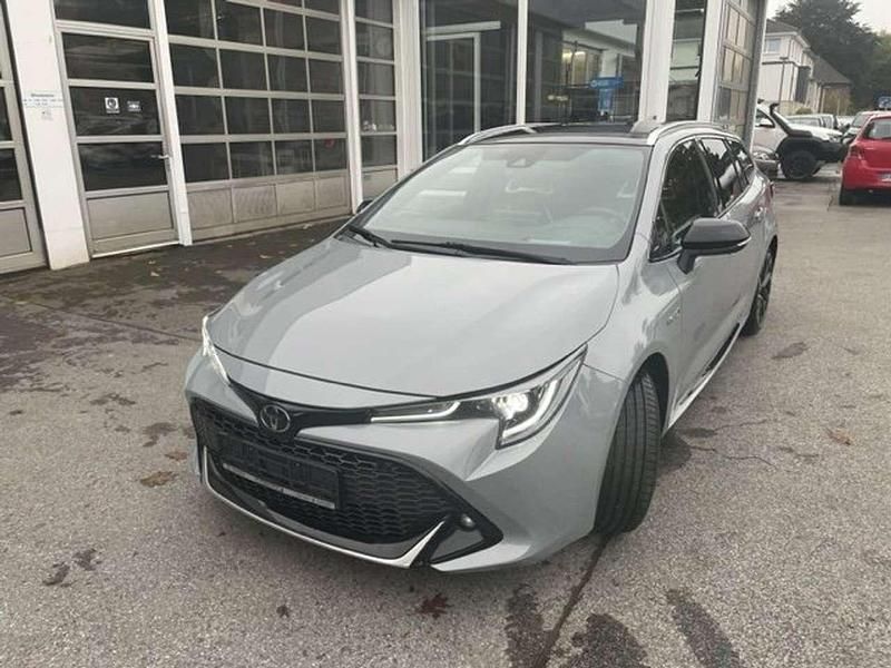 Cement grey/manhattan grey Gebraucht 2020 Toyota Corolla Hybrid Sport Kombi | 22.500 € (Fairer Preis) - Bild 1/4