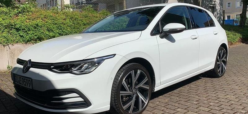 Weiß Gebraucht 2022 VW Golf VIII IQ Drive Limousine | 24.900 € (Fairer Preis) - Bild 1/4