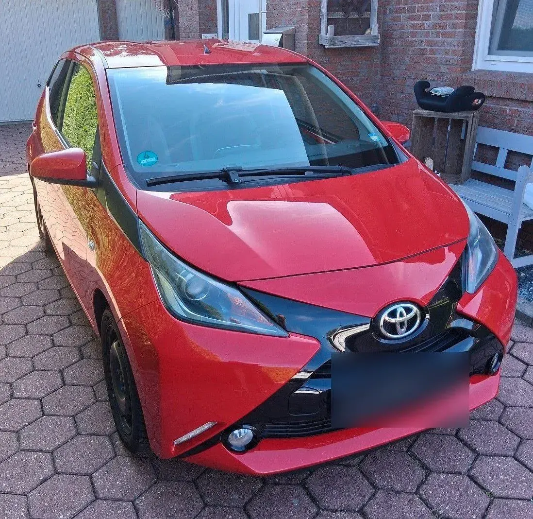 Gebraucht Toyota Aygo X-play 69 PS (50 kW) 2014 Rot Kleinwagen