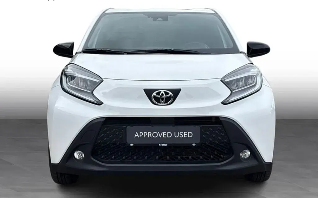 Gebraucht Toyota Aygo X Active 72 PS (52 kW) 2024 Schneeweiß 040 SUV