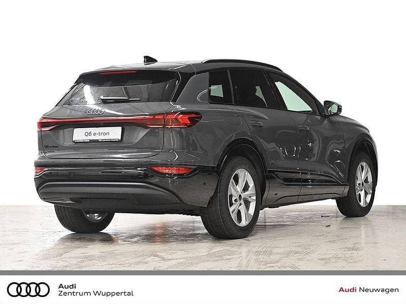Gebraucht Audi Q6 e-tron Sport 185 kW (252 PS) 2026 Grau SUV