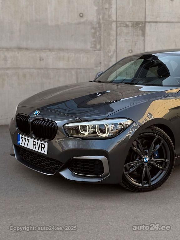 Grau Gebraucht 2019 BMW M140 M Sport Limousine | 30.000 € (Guter Preis) - Bild 1/4