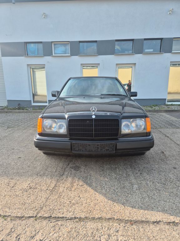 Schwarz Gebraucht 1990 Mercedes 230 Coupé | 5.500 € - Bild 1/4