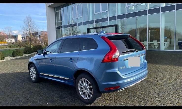 Blau Gebraucht 2016 Volvo XC60 Business Edition SUV | 20.900 € - Bild 1/4