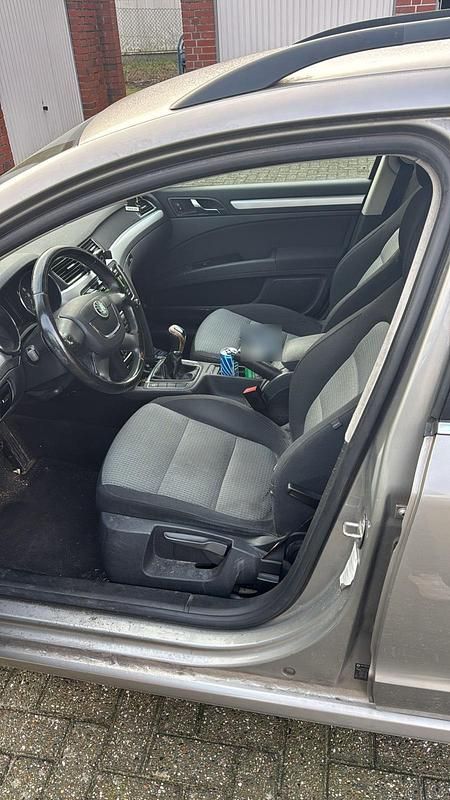 Gebraucht Skoda Superb 129 PS (94 kW) 2011 Gold Kombi