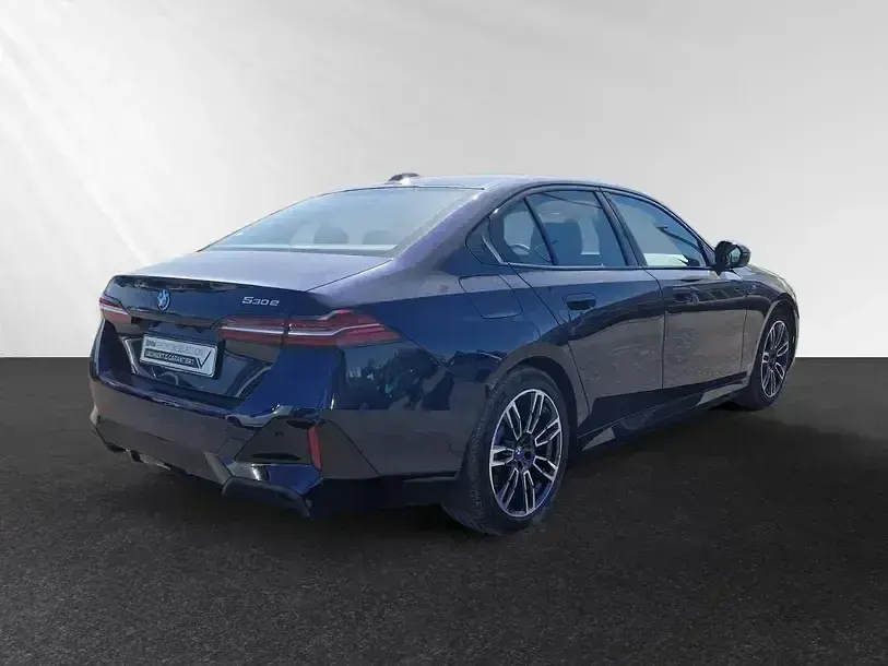 Gebraucht BMW 530e M Sport 299 PS (219 kW) 2024 Bmw individual tansanitblau metallic Limousine
