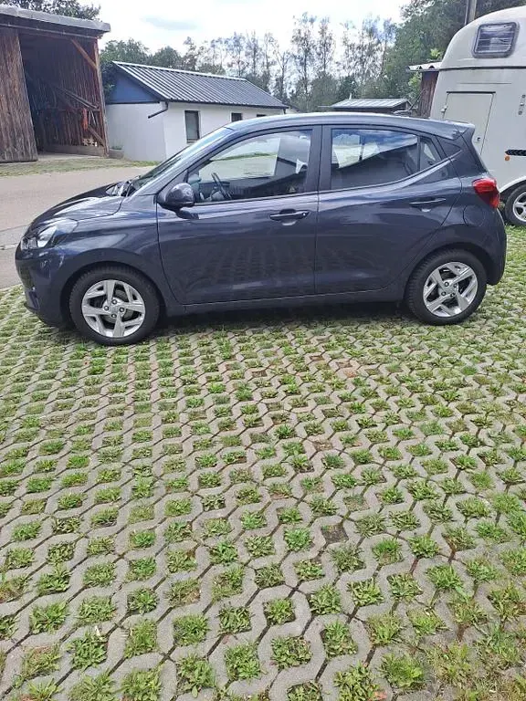 Gebraucht Hyundai i10 Trend 84 PS (61 kW) 2022 Grau Kleinwagen