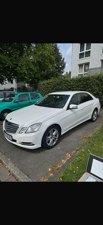 Gebraucht Mercedes E200 136 PS (100 kW) 2012 Weiß Limousine