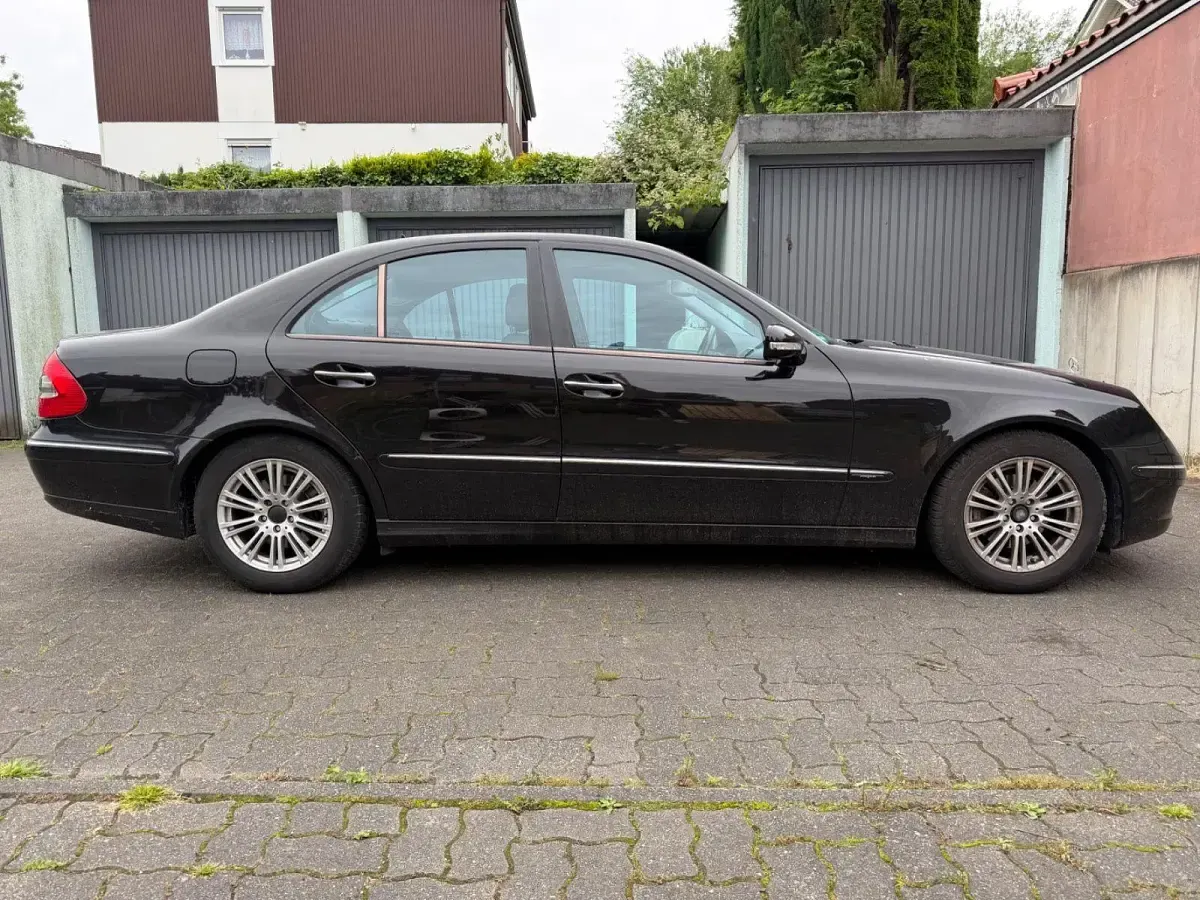 Gebraucht Mercedes E320 Avantgarde 224 PS (164 kW) 2007 Schwarz Limousine