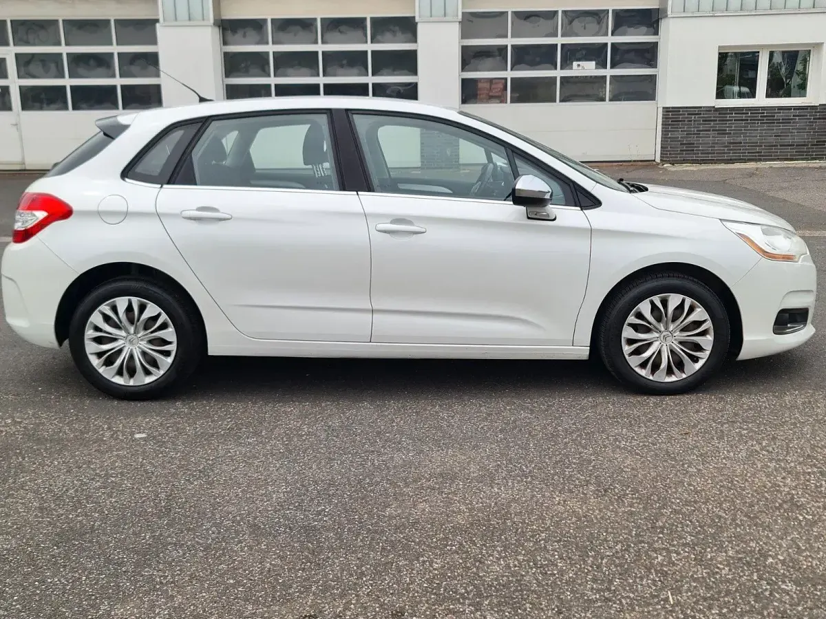 Gebraucht Citroën C4 114 PS (83 kW) 2012 Weiß Limousine