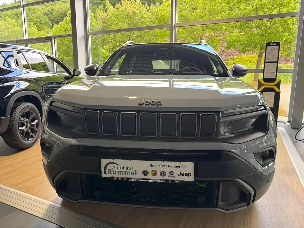 Neu Jeep Avenger Overland 145 PS (106 kW) 2026 Grau SUV