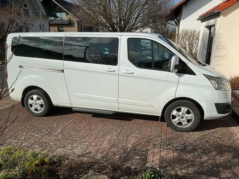 Gebraucht Ford Tourneo 170 PS (125 kW) 2017 Weiß Van / Kleinbus