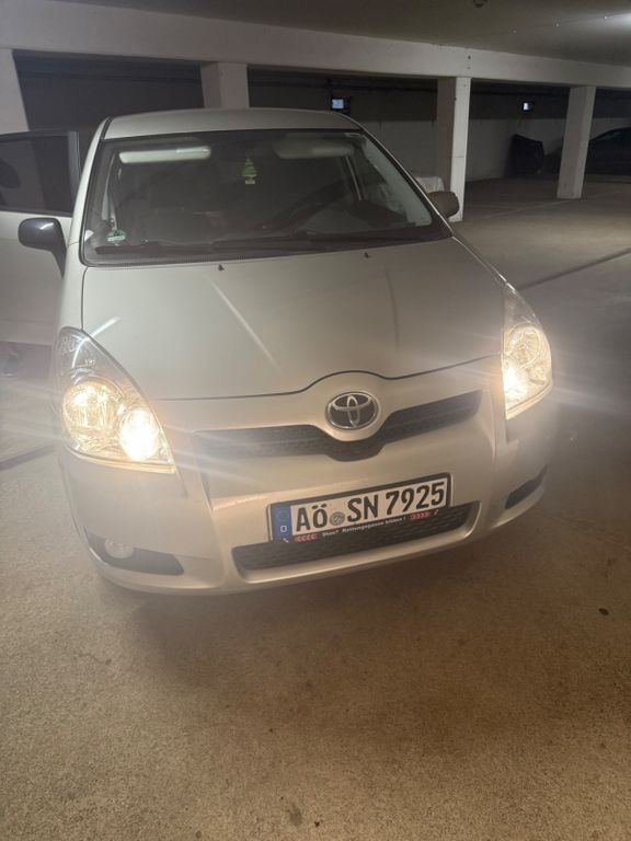 Beige Gebraucht 2008 Toyota Corolla Verso Team Van / Kleinbus | 6.200 € (Fairer Preis) - Bild 1/4