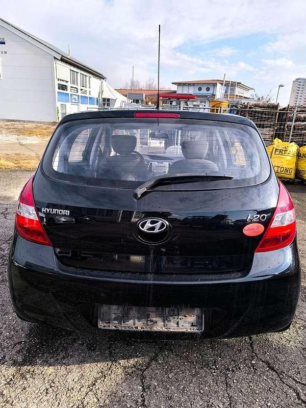 Gebraucht Hyundai i20 Classic 77 PS (56 kW) 2012 Black diamond / mic Kleinwagen