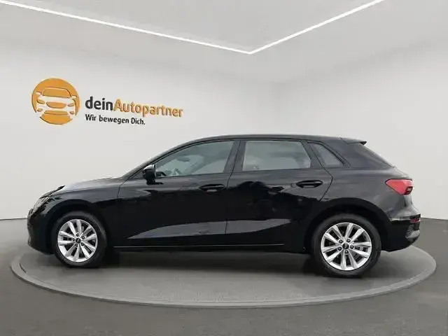 Gebraucht Audi A3 Basis 116 PS (85 kW) 2023 Schwarz Limousine