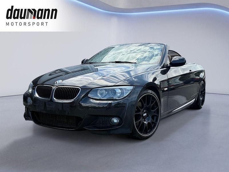 Schwarz Gebraucht 2011 BMW 320 Cabriolet M Sport Cabrio | 13.790 € (Fairer Preis) - Bild 1/4