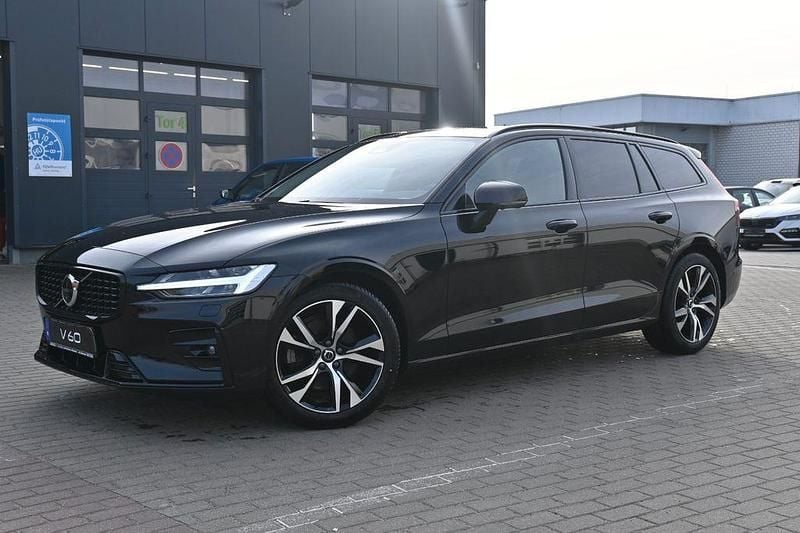 Gebraucht Volvo V60 Plus 197 PS (144 kW) 2025 Schwarz Kombi