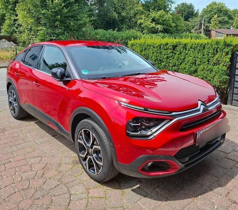 Rot Gebraucht 2021 Citroën e-C4 Shine Limousine | 16.950 € (Fairer Preis) - Bild 1/4