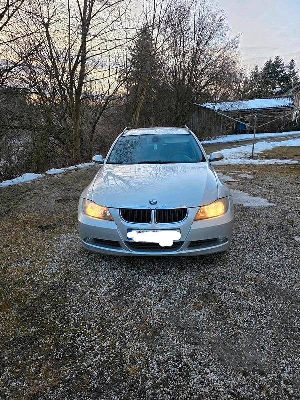 Silber Gebraucht 2006 BMW 320 Kombi | 2.000 € (Guter Preis) - Bild 1/4