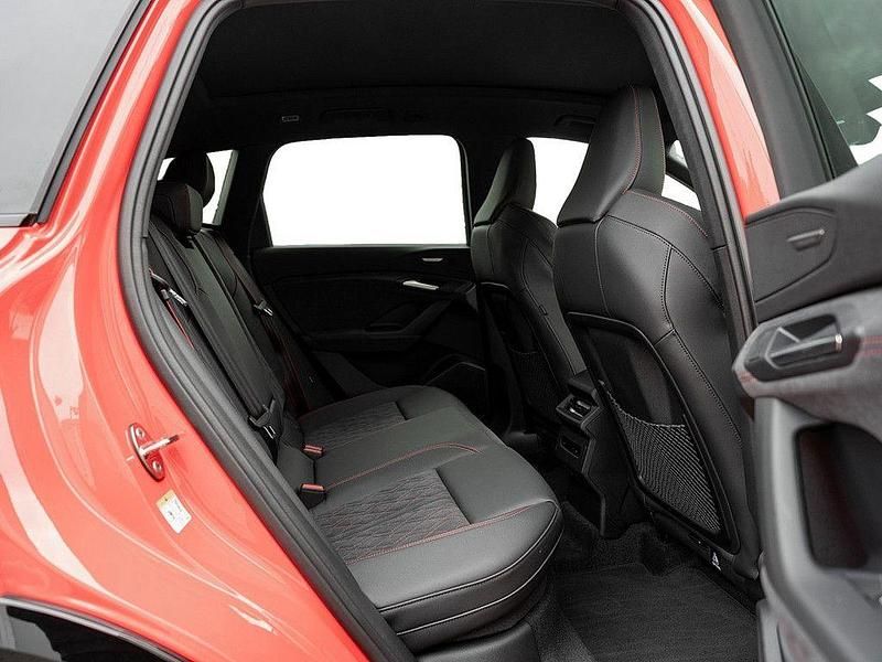 Gebraucht Audi SQ6 e-tron Sport 359 kW (489 PS) 2025 Rot SUV