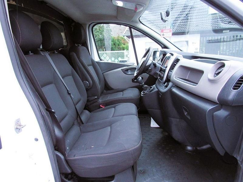 Gebraucht Renault Trafic 140 PS (102 kW) 2016 Weiß Van / Kleinbus