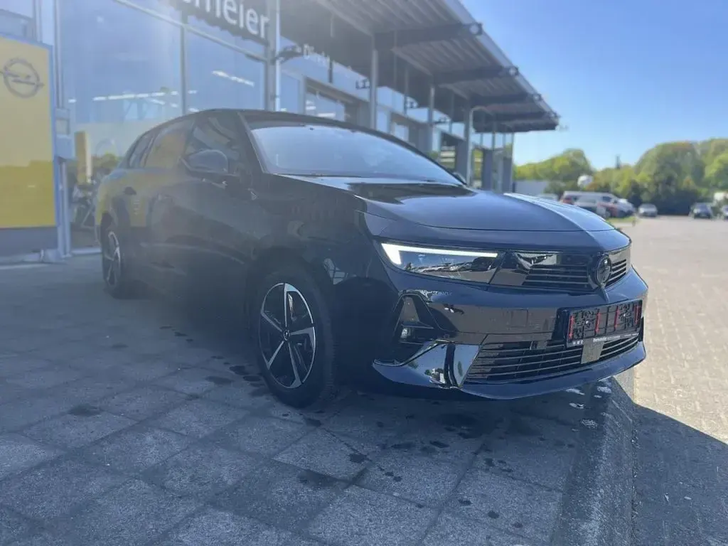 Gebraucht Opel Astra 131 PS (96 kW) 2024 Schwarz Kleinwagen