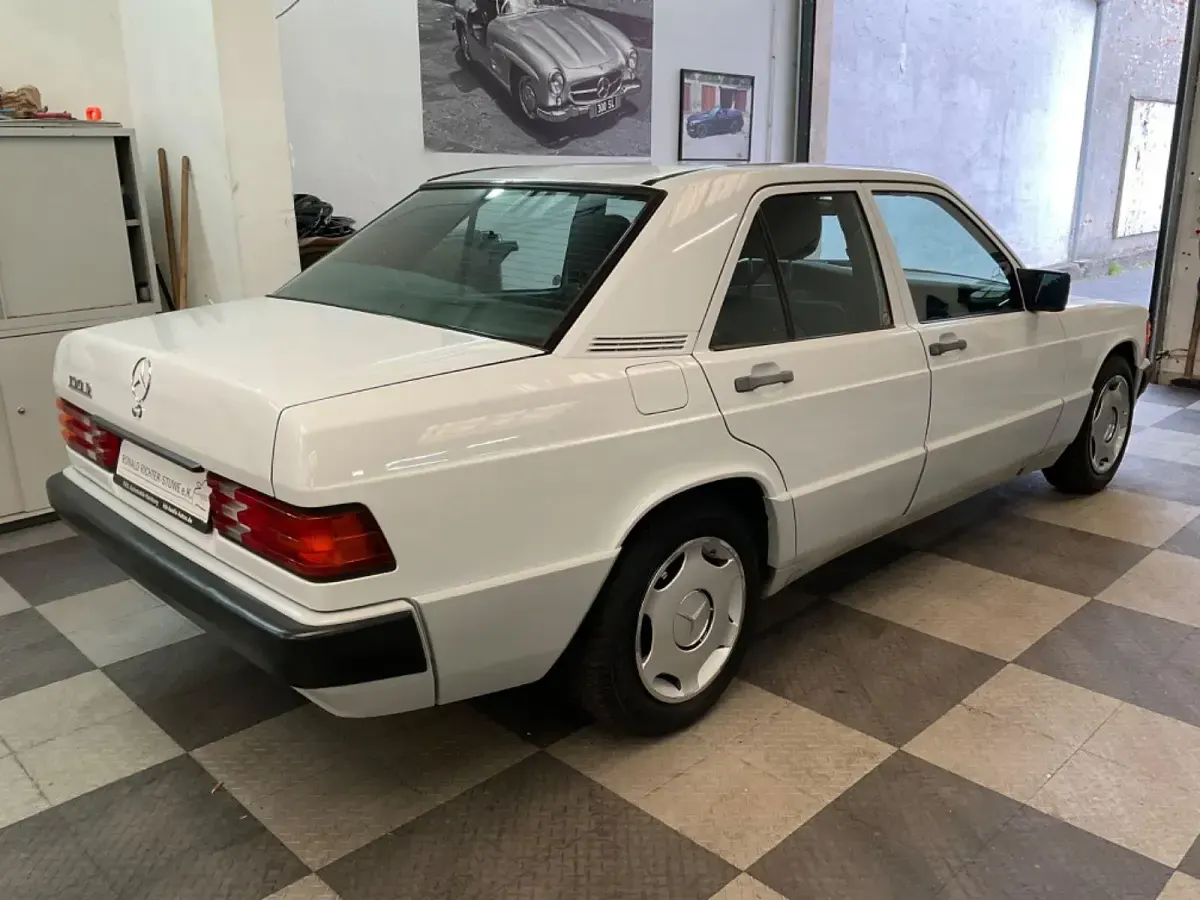 Gebraucht Mercedes 190 72 PS (52 kW) 1988 Weiß Limousine
