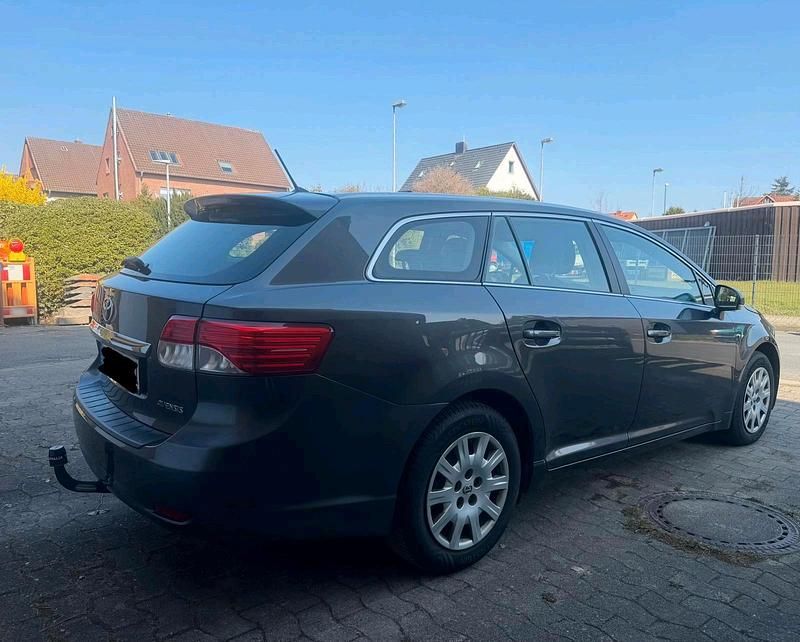 Gebraucht Toyota Avensis 125 PS (91 kW) 2012 Grau Kombi