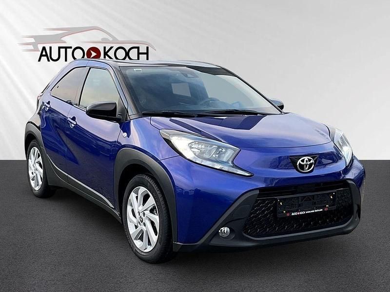Blau Gebraucht 2022 Toyota Aygo X Pulse SUV | 15.969 € (Teuer) - Bild 1/4
