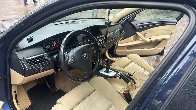 Gebraucht BMW 525 197 PS (144 kW) 2008 Blau Limousine
