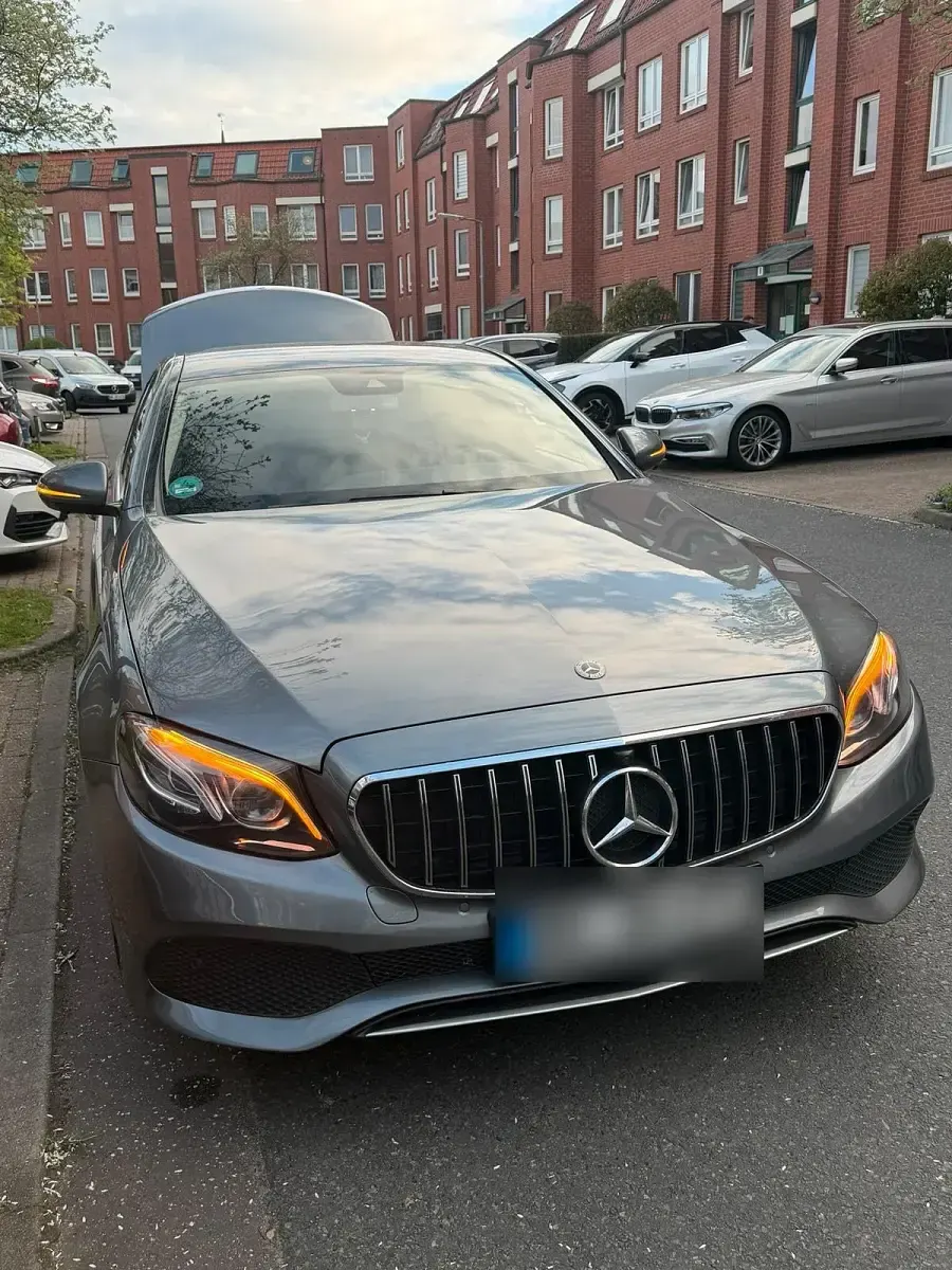 Gebraucht Mercedes E220 194 PS (142 kW) 2019 Grau Limousine