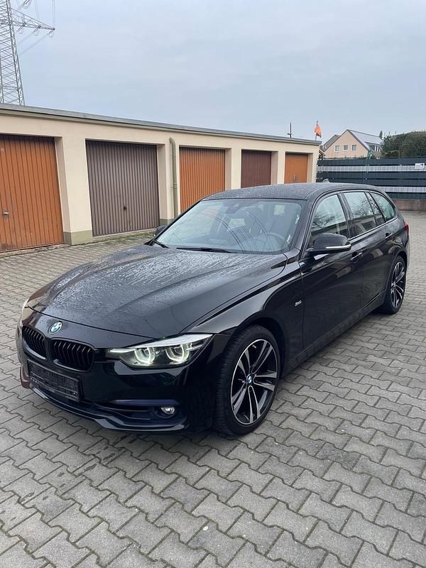 Gebraucht BMW 330 Sport Line 258 PS (189 kW) 2018 Schwarz Kombi