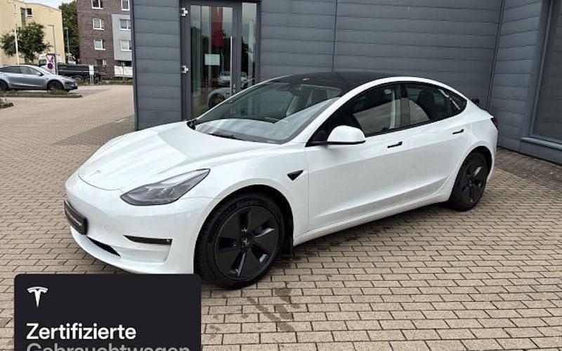 Weiß Gebraucht 2022 Tesla Model 3 Long Range Limousine | 30.400 € (Fairer Preis) - Bild 1/4