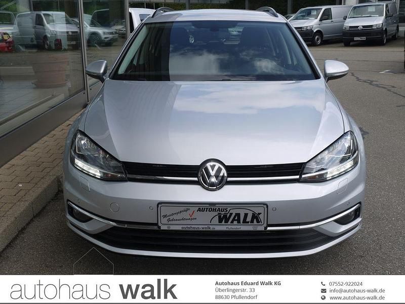 Silber Gebraucht 2020 VW Golf VII Comfortline Kombi | 16.690 € (Fairer Preis) - Bild 1/4