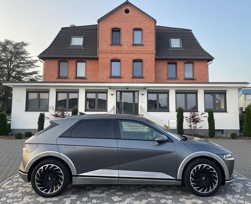 Grau Gebraucht 2022 Hyundai Ioniq 5 SUV | 27.950 € (Guter Preis) - Bild 1/4