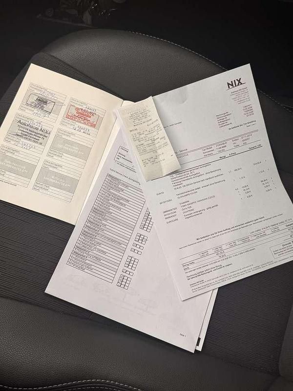 Gebraucht Toyota Prius Executive 99 PS (72 kW) 2012 Schwarz Kleinwagen