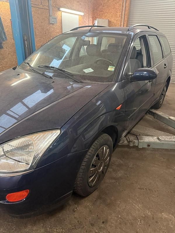Gebraucht Ford Focus 101 PS (74 kW) 2000 Blau Kombi