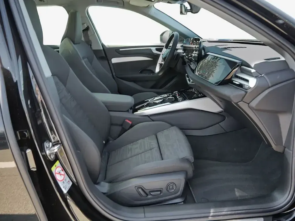 Gebraucht Audi A6 Advanced 204 PS (150 kW) 2025 Mythosschwarz metallic Kombi