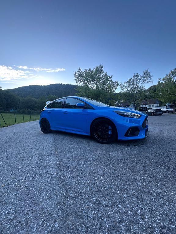 Blau Gebraucht 2018 Ford Focus RS Limousine | 37.000 € (Teuer) - Bild 1/4