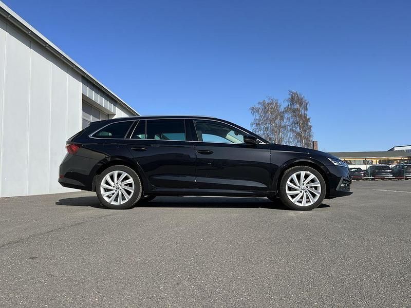 Second-hand Skoda Octavia Style 204 CP (150 kW) 2022 Negru Break