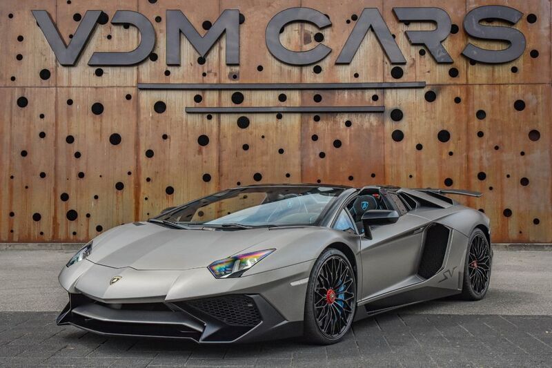 Grau Gebraucht 2017 Lamborghini Aventador Cabrio | 499.900 € - Bild 1/4